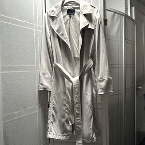 Beautiful Banana Republic trench coat 🤍